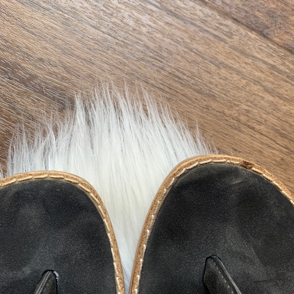 Black & Gold Sandals - Picture 3 of 5